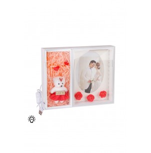 3D LED'li Güllü Ayıcıklı Fotoğraf Çerçevesi 3D LED'li Güllü Ayıcıklı Fotoğraf Çerçevesi